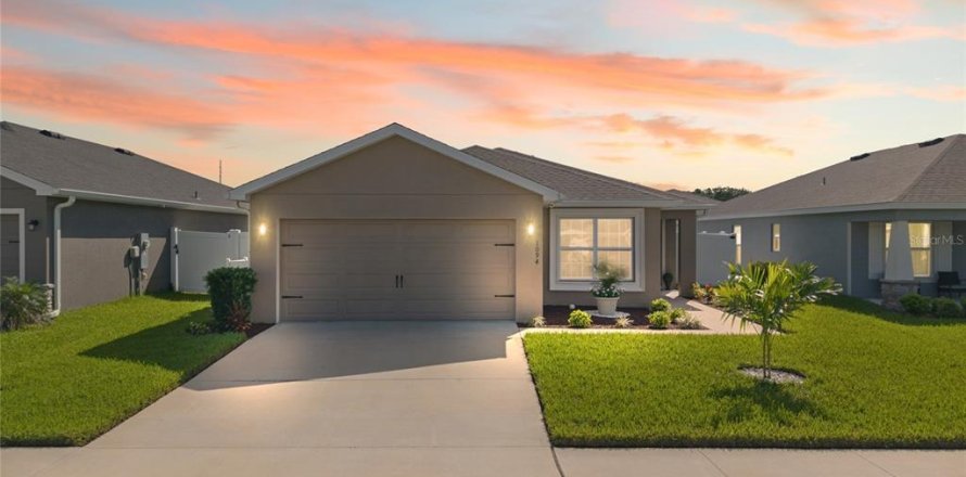 House in Auburndale, Florida 3 bedrooms, 120.59 sq.m. № 2379147
