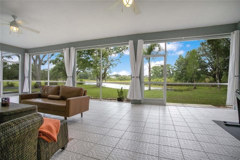 House in Lutz, Florida 4 bedrooms, 169.55 sq.m. № 2218846 - photo 12