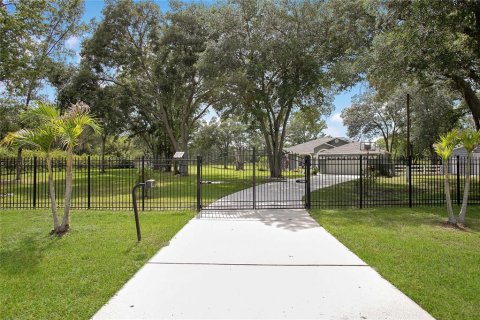 House in Lutz, Florida 4 bedrooms, 169.55 sq.m. № 2218846 - photo 7
