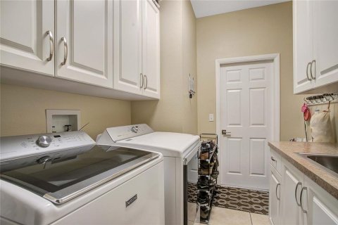 House in Lutz, Florida 4 bedrooms, 169.55 sq.m. № 2218846 - photo 30
