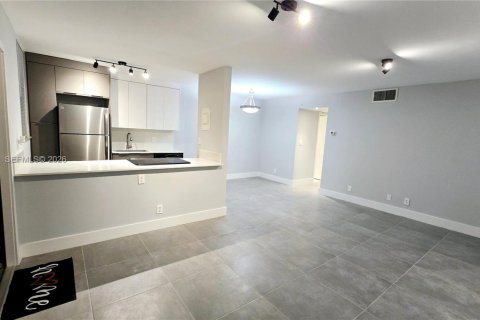 Condominio en Hollywood, Florida, 1 dormitorio  № 2055874