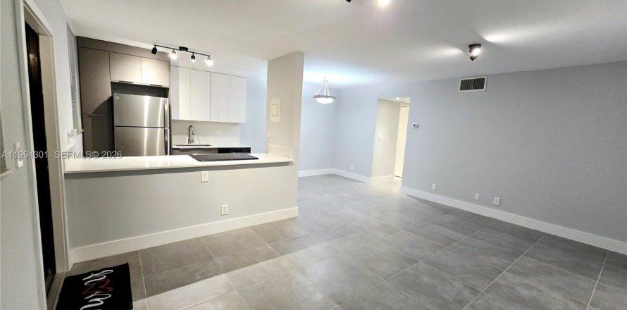 Condominio en Hollywood, Florida, 1 dormitorio  № 2055874