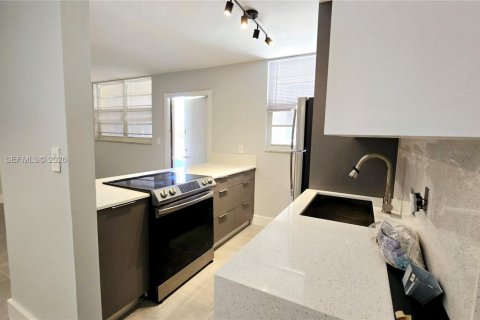 Condominio en venta en Hollywood, Florida, 1 dormitorio, 63.92 m2 № 2055874 - foto 7