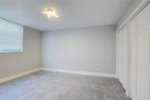 Condominio en venta en Hollywood, Florida, 1 dormitorio, 63.92 m2 № 2055874 - foto 9