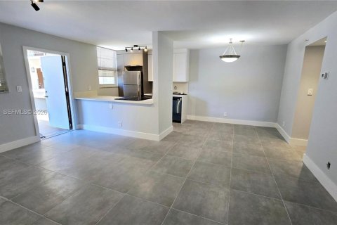 Condominio en venta en Hollywood, Florida, 1 dormitorio, 63.92 m2 № 2055874 - foto 4