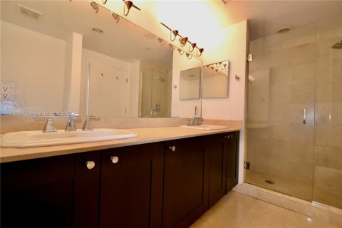 Condominio en alquiler en Coral Gables, Florida, 2 dormitorios, 99.03 m2 № 1855145 - foto 10