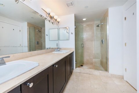 Condominio en alquiler en Coral Gables, Florida, 2 dormitorios, 99.03 m2 № 1855145 - foto 19