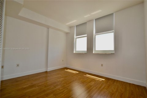 Condominio en alquiler en Coral Gables, Florida, 2 dormitorios, 99.03 m2 № 1855145 - foto 13