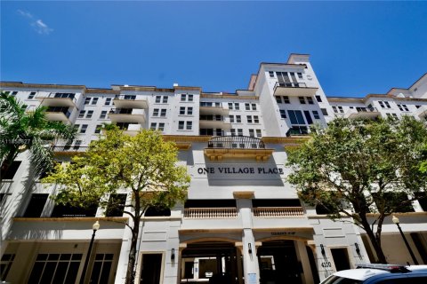 Condominio en alquiler en Coral Gables, Florida, 2 dormitorios, 99.03 m2 № 1855145 - foto 3