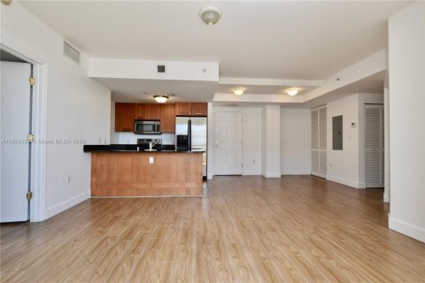 Condominio en alquiler en Coral Gables, Florida, 2 dormitorios, 99.03 m2 № 1855145 - foto 4
