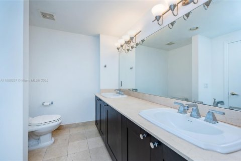 Condominio en alquiler en Coral Gables, Florida, 2 dormitorios, 99.03 m2 № 1855145 - foto 20