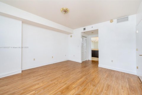 Condominio en alquiler en Coral Gables, Florida, 2 dormitorios, 99.03 m2 № 1855145 - foto 17