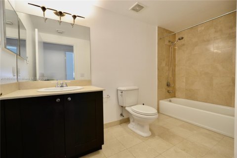 Condominio en alquiler en Coral Gables, Florida, 2 dormitorios, 99.03 m2 № 1855145 - foto 12