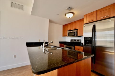 Condominio en alquiler en Coral Gables, Florida, 2 dormitorios, 99.03 m2 № 1855145 - foto 7