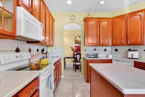 House in Lake Mary, Florida 5 bedrooms, 328.87 sq.m. № 2215368 - photo 19