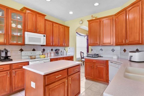 House in Lake Mary, Florida 5 bedrooms, 328.87 sq.m. № 2215368 - photo 17