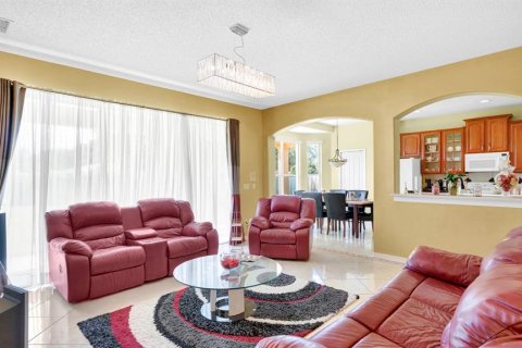 House in Lake Mary, Florida 5 bedrooms, 328.87 sq.m. № 2215368 - photo 22