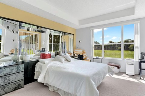 House in Lake Mary, Florida 5 bedrooms, 328.87 sq.m. № 2215368 - photo 13