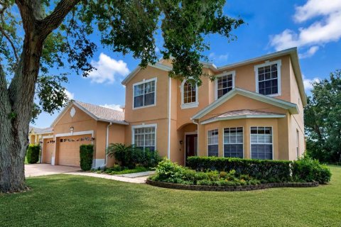 House in Lake Mary, Florida 5 bedrooms, 328.87 sq.m. № 2215368 - photo 2
