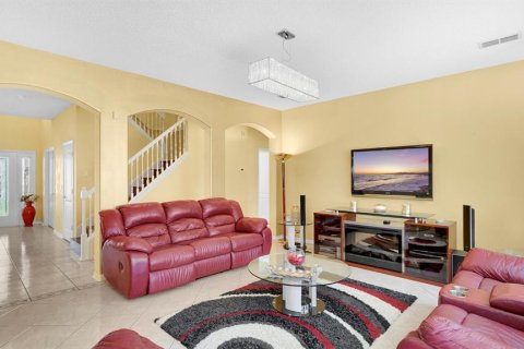 House in Lake Mary, Florida 5 bedrooms, 328.87 sq.m. № 2215368 - photo 23