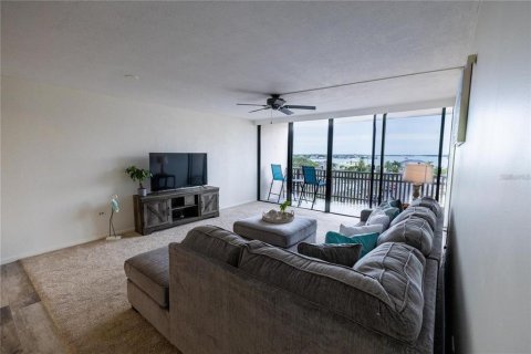 Condominio en alquiler en Treasure Island, Florida, 1 dormitorio, 82.22 m2 № 1736783 - foto 11