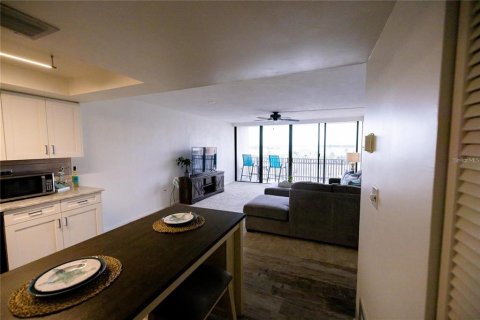 Condominio en alquiler en Treasure Island, Florida, 1 dormitorio, 82.22 m2 № 1736783 - foto 6