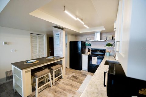 Condominio en alquiler en Treasure Island, Florida, 1 dormitorio, 82.22 m2 № 1736783 - foto 8