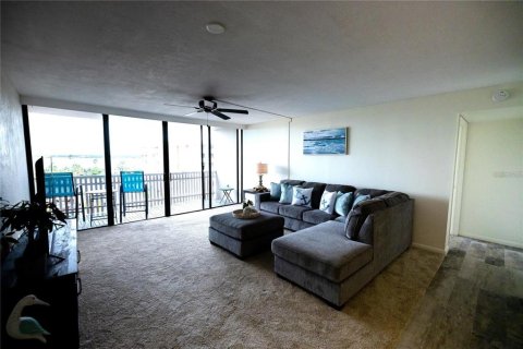 Condominio en alquiler en Treasure Island, Florida, 1 dormitorio, 82.22 m2 № 1736783 - foto 10