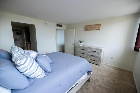 Condominio en alquiler en Treasure Island, Florida, 1 dormitorio, 82.22 m2 № 1736783 - foto 13