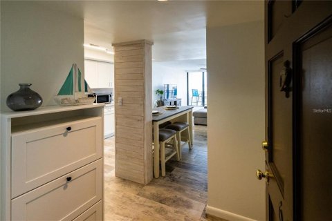 Condominio en alquiler en Treasure Island, Florida, 1 dormitorio, 82.22 m2 № 1736783 - foto 4
