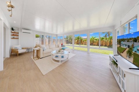 Купить виллу или дом в Мадейра - Бич, Флорида 3 комнаты, 123.75м2, № 2149094 - фото 26