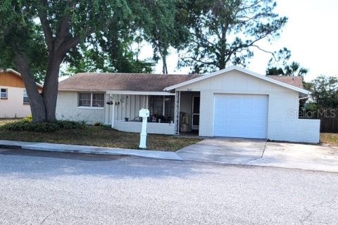 Casa en venta en Port Richey, Florida, 2 dormitorios, 120.59 m2 № 1657835 - foto 1