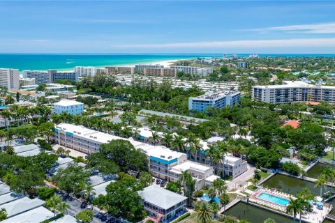 Copropriété à louer à Sarasota, Floride: 2 chambres, 117.99 m2 № 1842290 - photo 1