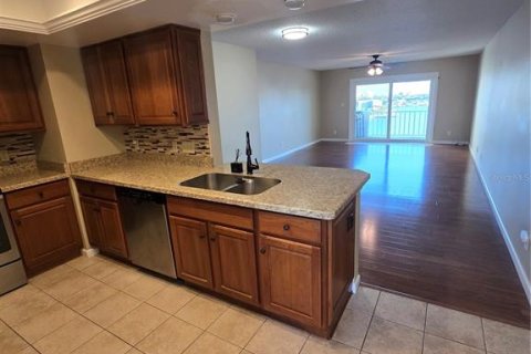 Condo in Treasure Island, Florida, 2 bedrooms  № 2237718 - photo 28
