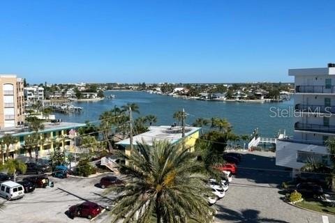 Condo in Treasure Island, Florida, 2 bedrooms  № 2237718 - photo 6