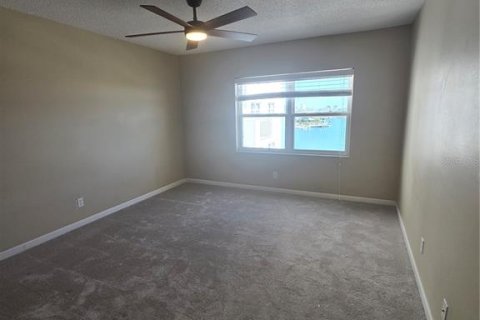 Condo in Treasure Island, Florida, 2 bedrooms  № 2237718 - photo 24