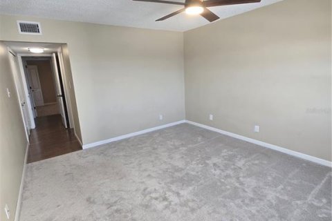Condo in Treasure Island, Florida, 2 bedrooms  № 2237718 - photo 22