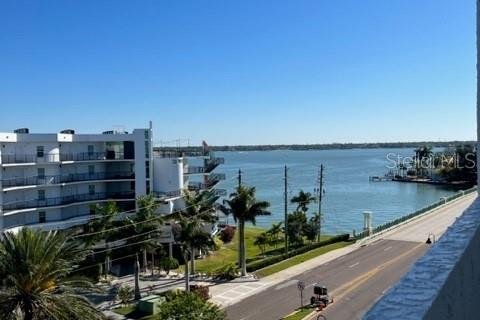 Condo in Treasure Island, Florida, 2 bedrooms  № 2237718 - photo 7