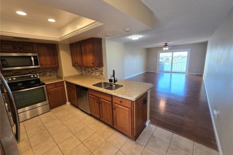 Condo in Treasure Island, Florida, 2 bedrooms  № 2237718 - photo 29