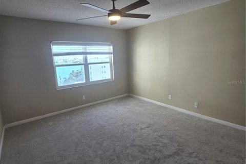 Condo in Treasure Island, Florida, 2 bedrooms  № 2237718 - photo 23