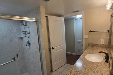 Condo in Treasure Island, Florida, 2 bedrooms  № 2237718 - photo 21