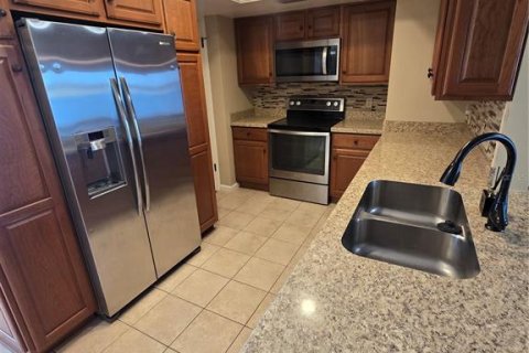 Condo in Treasure Island, Florida, 2 bedrooms  № 2237718 - photo 27