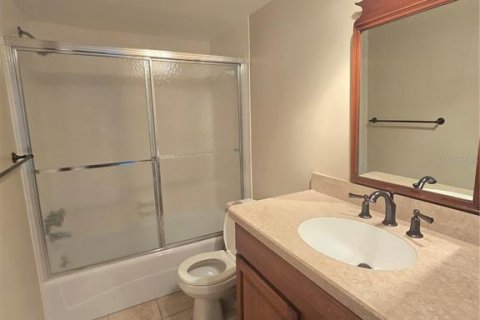 Condo in Treasure Island, Florida, 2 bedrooms  № 2237718 - photo 18