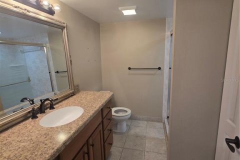 Condo in Treasure Island, Florida, 2 bedrooms  № 2237718 - photo 20
