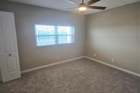Condo in Treasure Island, Florida, 2 bedrooms  № 2237718 - photo 25