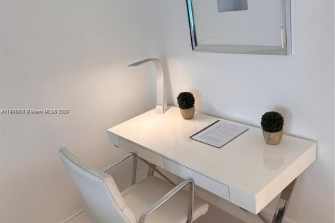 Купить кондоминиум в Майами-Бич, Флорида 55.74м2, № 1998219 - фото 12