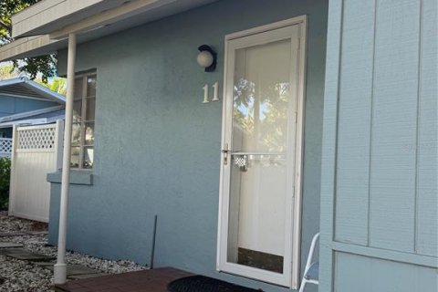 Commercial property in Sarasota, Florida 27.31 sq.m. № 2234038 - photo 2