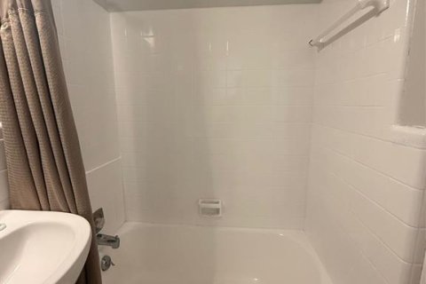 Commercial property in Sarasota, Florida 27.31 sq.m. № 2234038 - photo 20