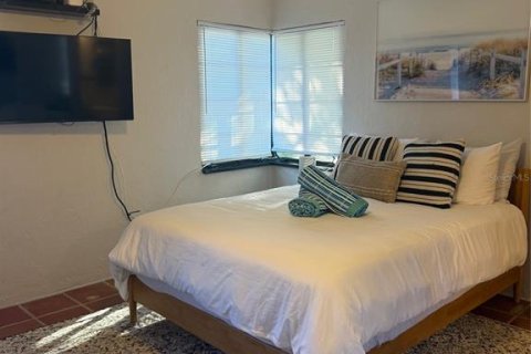 Commercial property in Sarasota, Florida 27.31 sq.m. № 2234038 - photo 17