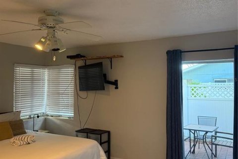 Commercial property in Sarasota, Florida 27.31 sq.m. № 2234038 - photo 15